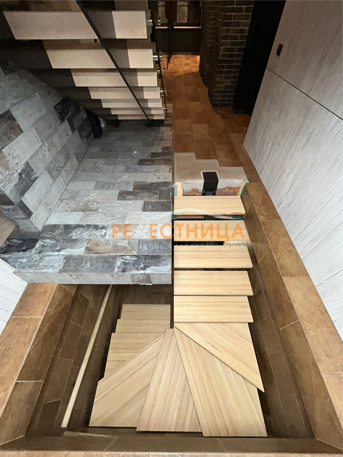 П-образная лестница на центральном косоуре Ассоль-58