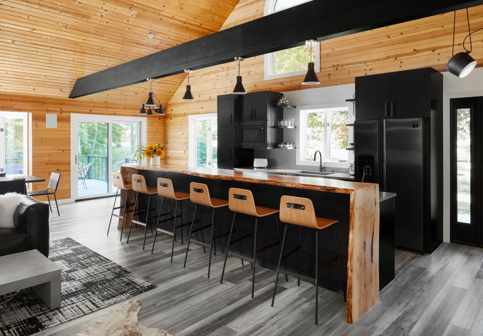 "Camp" Cabin Project - Example of a mountain style home design design in Chicago