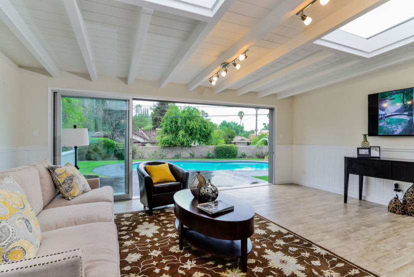 Design ideas for a mid-sized contemporary sunroom in Los Angeles with light hardwood floors.