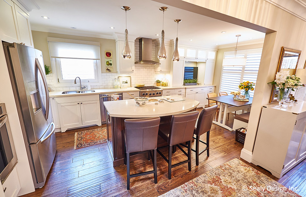 Kitchen - transitional kitchen idea in Toronto