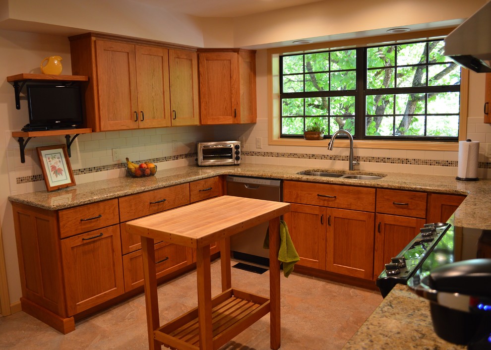 Example of a mid-sized u-shaped kitchen design with granite countertops