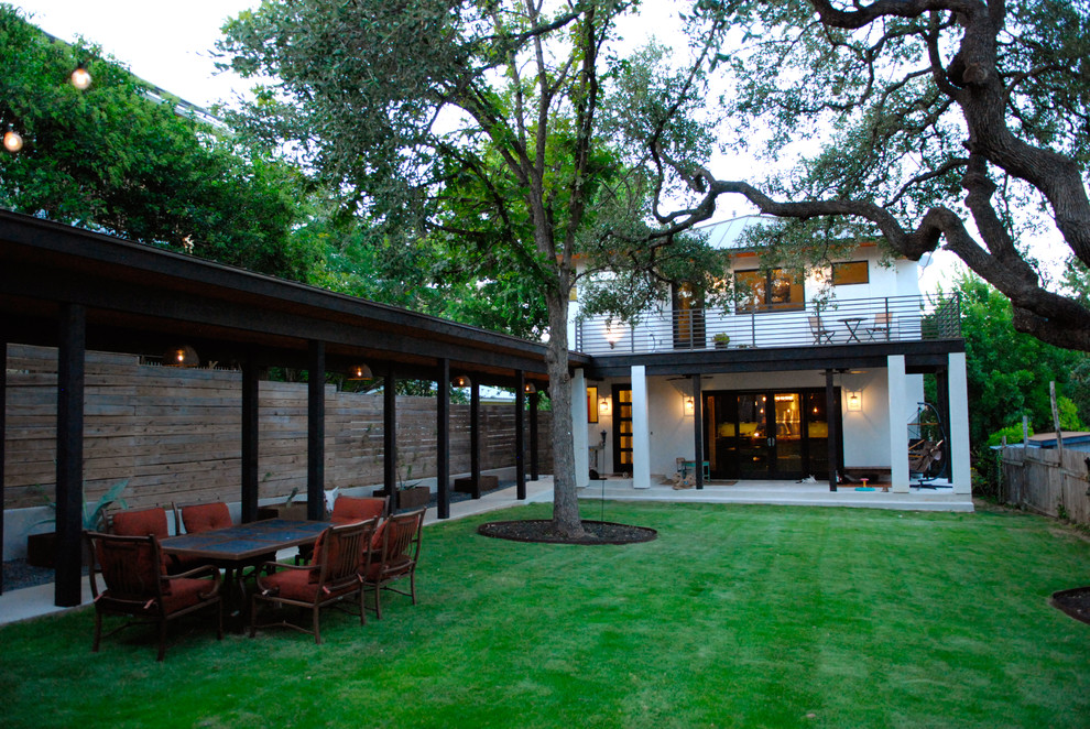 Photo of a contemporary two-storey exterior in Austin.