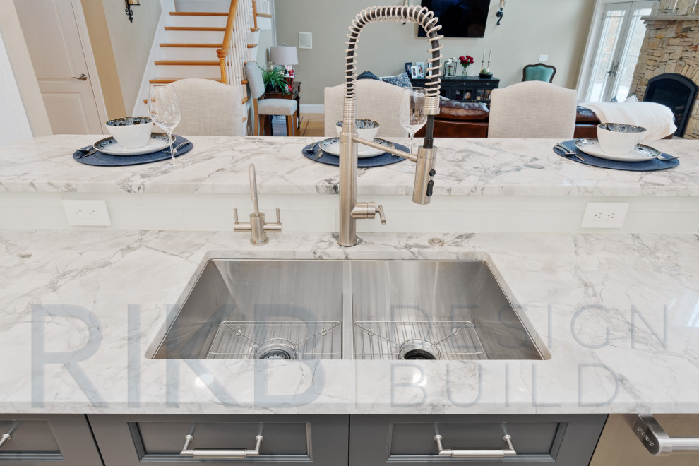 Kitchen - transitional kitchen idea in Providence