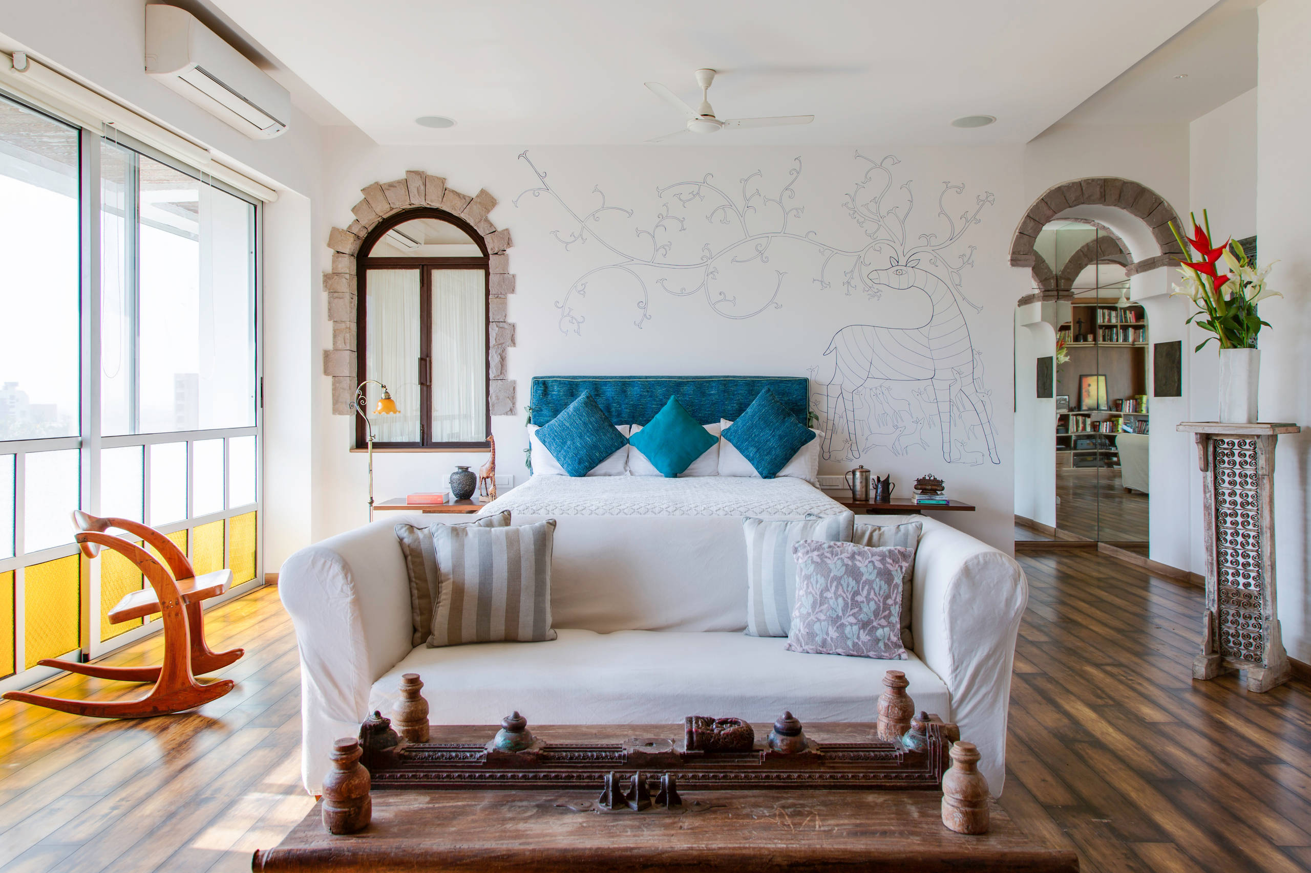 Houzz Tour: Eclectic Design in an Indian Actor's Colorful Home, image size:2560x1706
