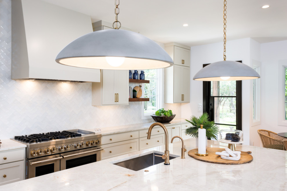 Transitional kitchen photo in Austin