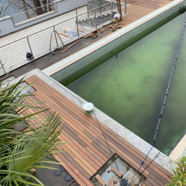 realizzazione decking piscina Ip&egrave; contemporary-deck