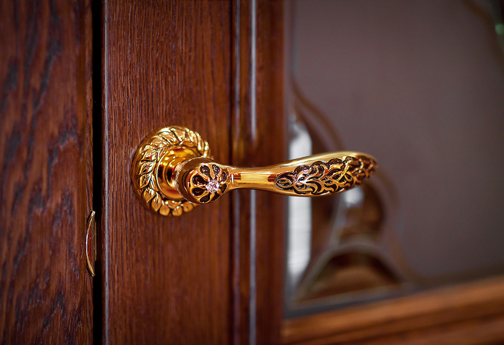 Alvero doors in details