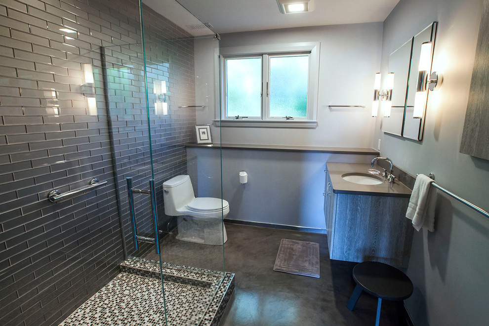 Photo of a mid-sized contemporary 3/4 bathroom in Boston with grey walls and concrete floors.