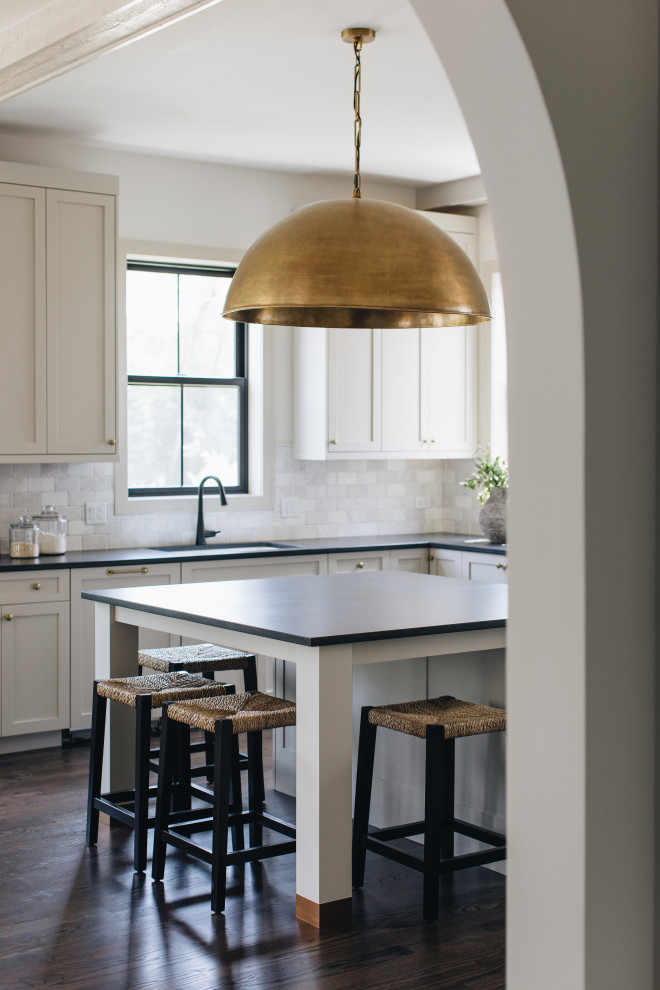Transitional kitchen photo in Chicago