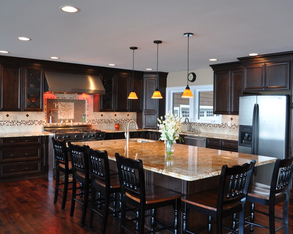 Kitchen - transitional kitchen idea in Seattle