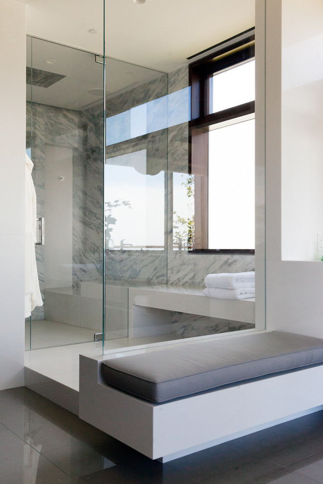 Design ideas for a contemporary bathroom in Los Angeles.