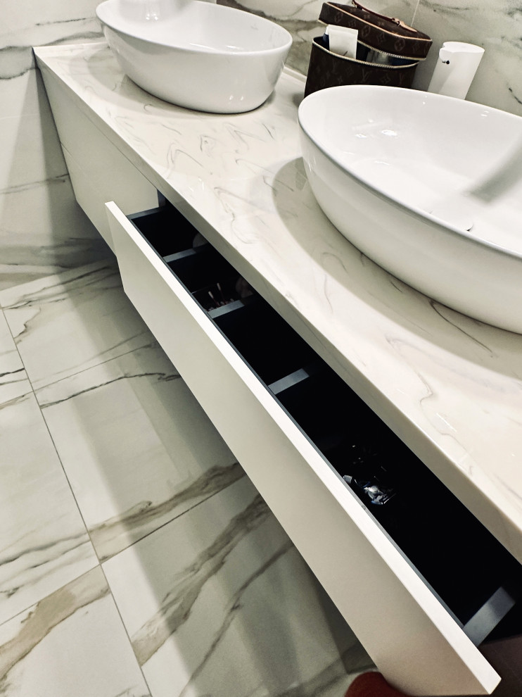 Навесная тумба в санузел.