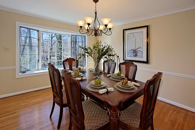 Staging A Dining Room For Sale