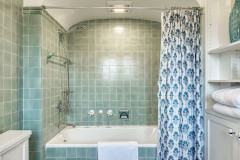 20 Perfect Shower Curtain and Tile Pairings