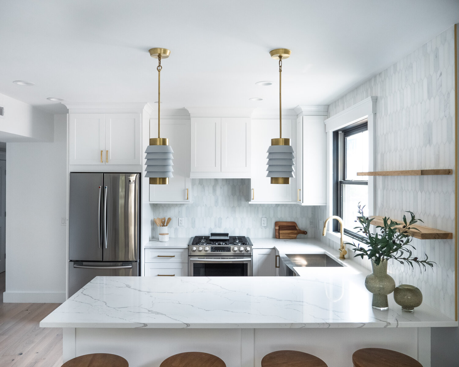 Kitchen - kitchen idea in Boston