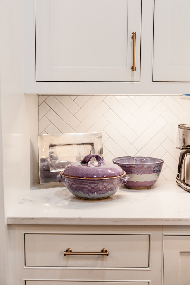 Example of a transitional kitchen design in Charleston