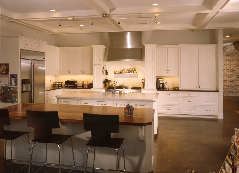Example of a transitional kitchen design in Houston