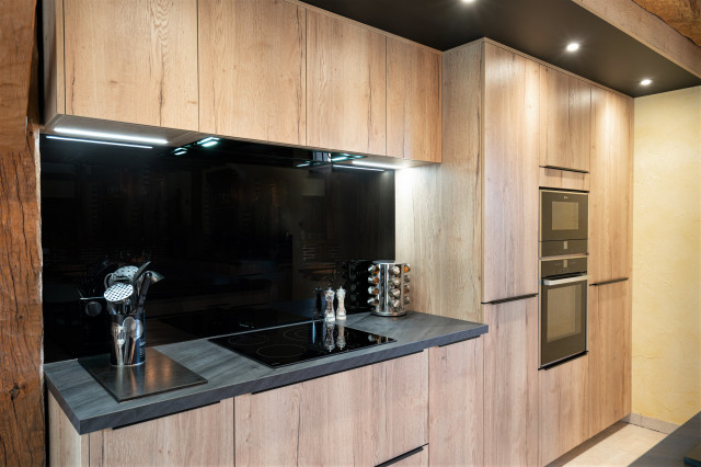 R&eacute;novation cuisine bois et granit rustico-cocina