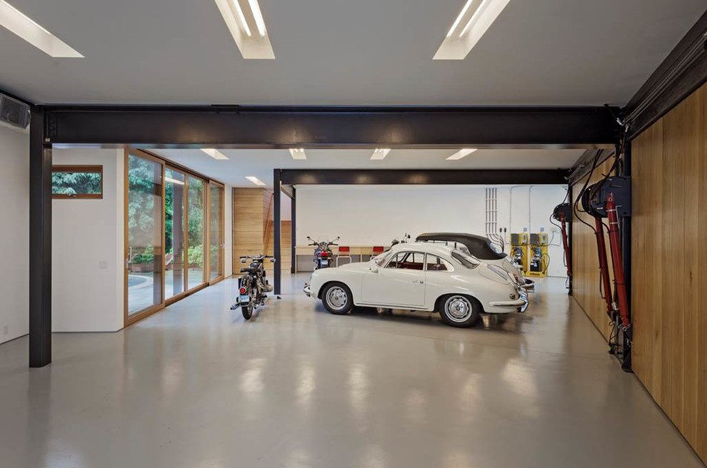 Design ideas for a contemporary garage in New York.