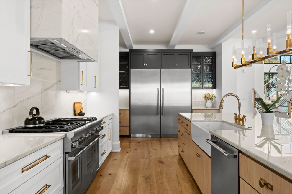 Kitchen - transitional kitchen idea in Charlotte
