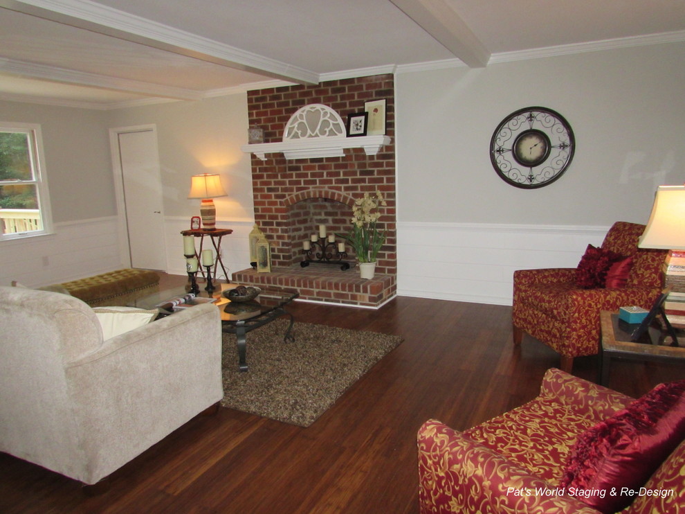 Living room - traditional living room idea in Richmond