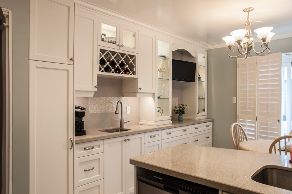 Inspiration for a transitional kitchen remodel in Toronto