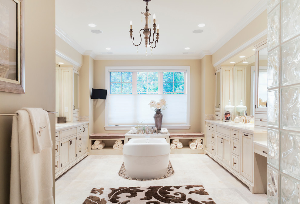Freestanding bathtub - traditional freestanding bathtub idea in Chicago