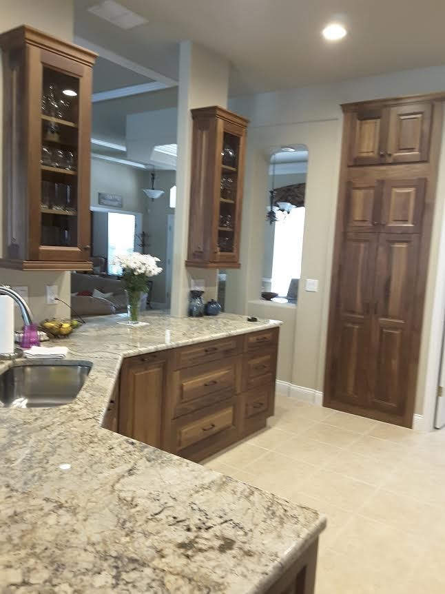 Transitional kitchen photo in Orlando
