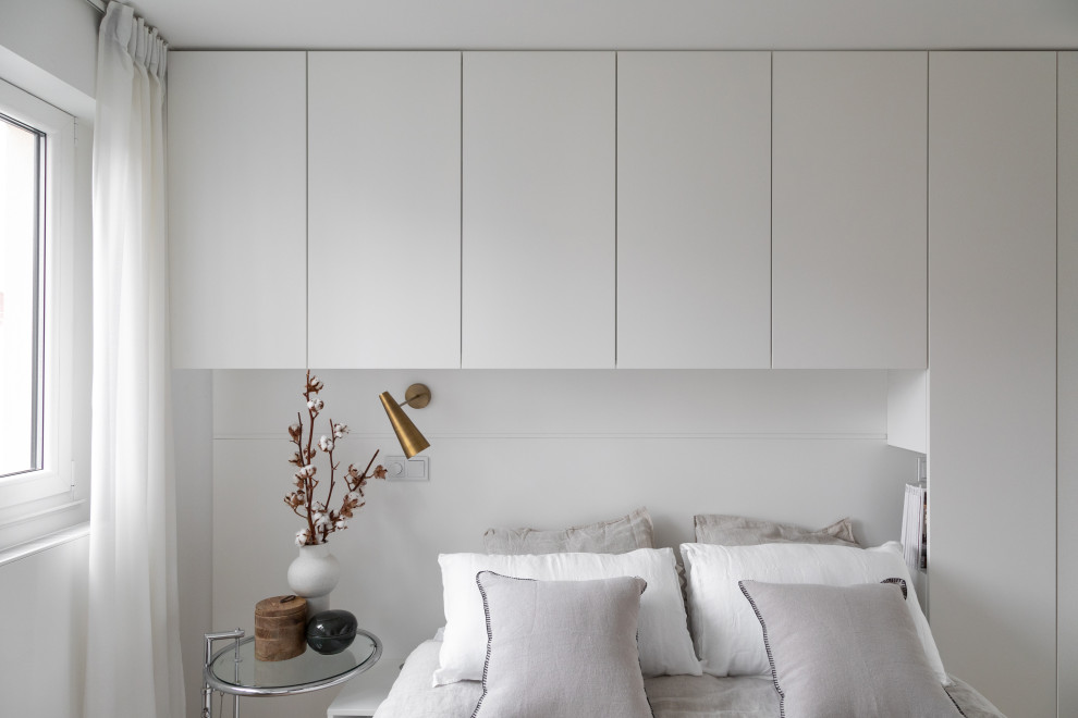 Inspiration for a modern bedroom remodel in Paris