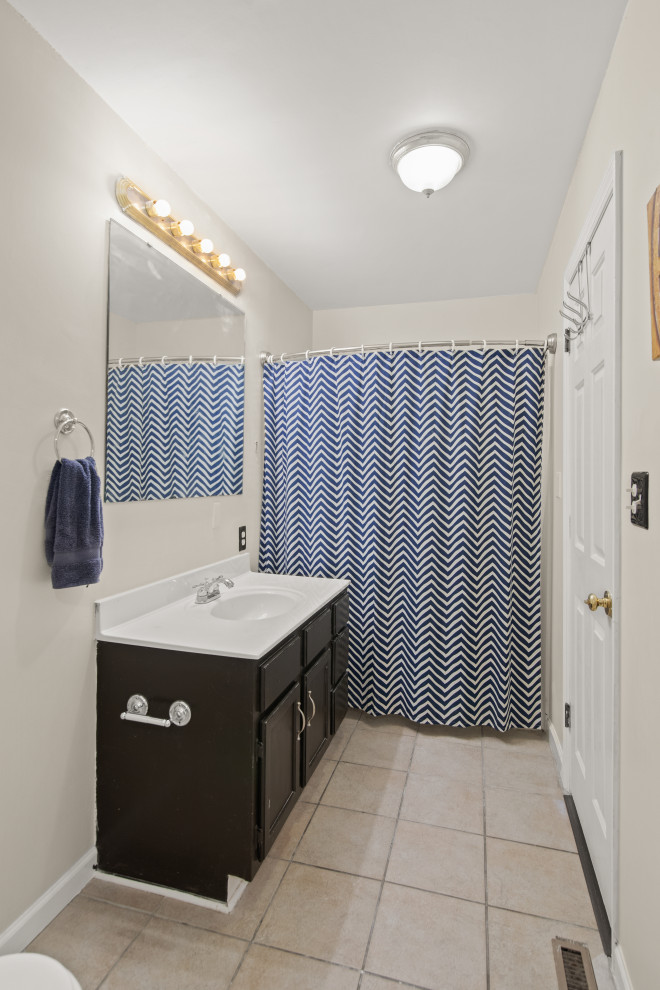 Bathroom - transitional bathroom idea