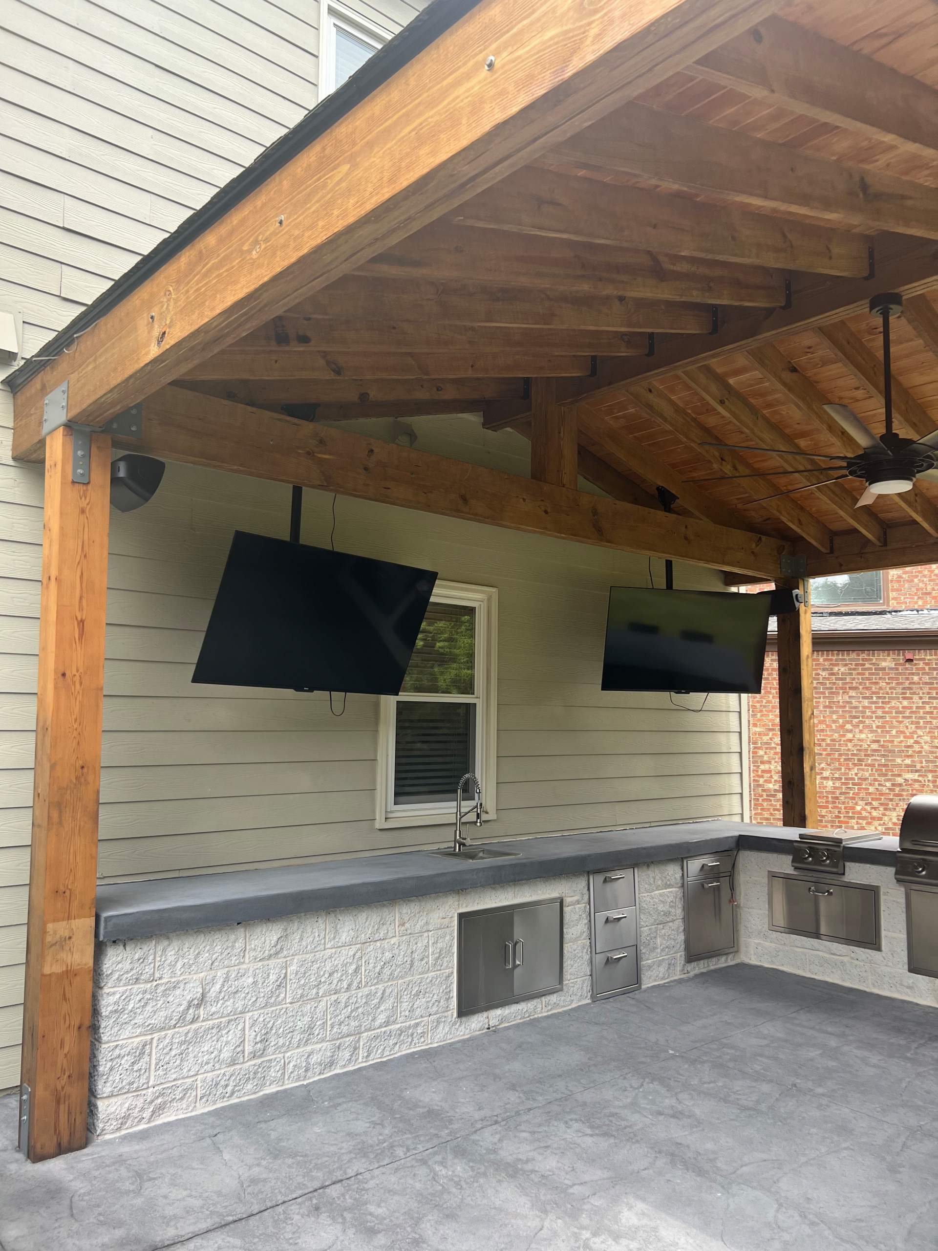 Outdoor Kitchen