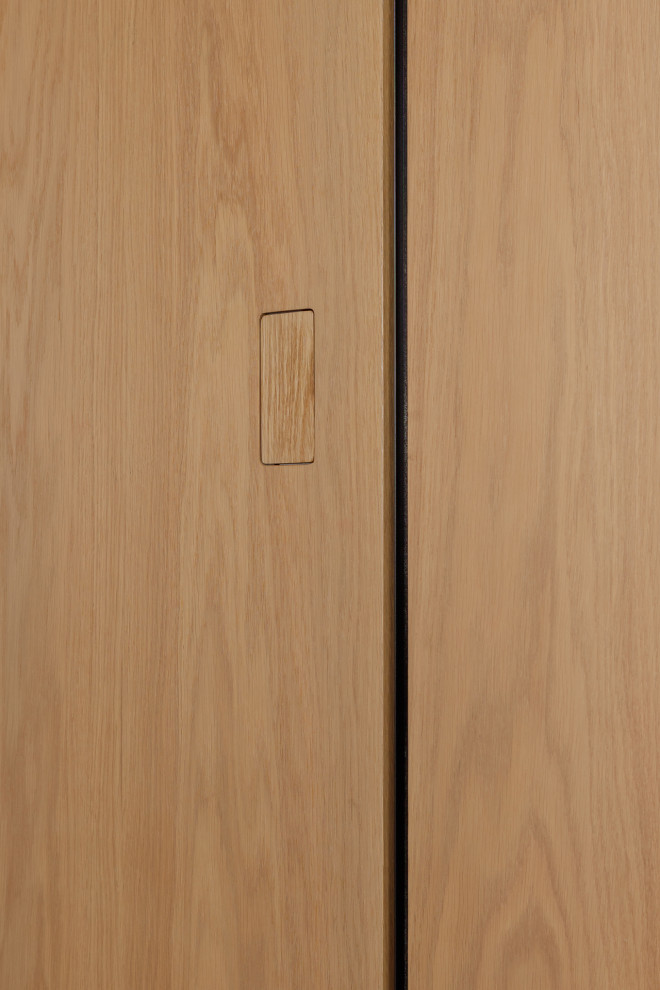 Скрытая ручка в гардеробной