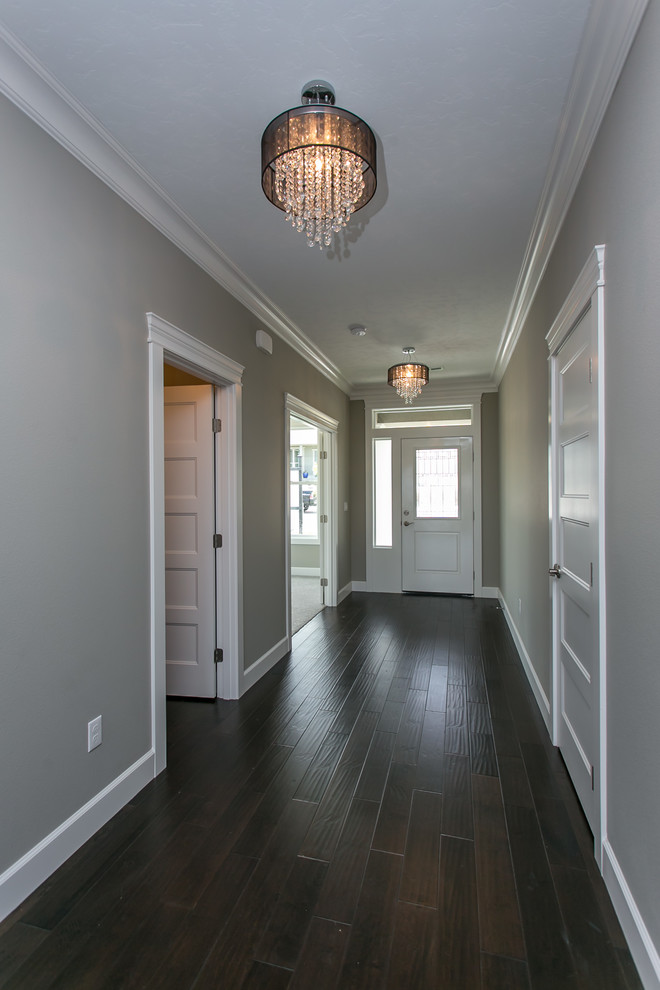 Photo of a transitional hallway in Seattle.