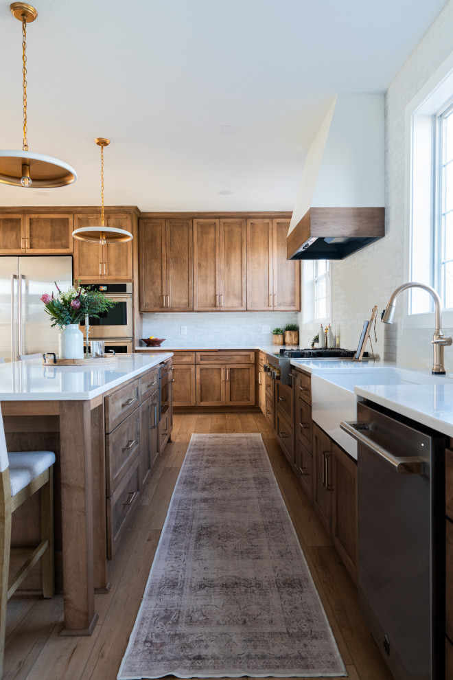 Transitional kitchen photo in Minneapolis