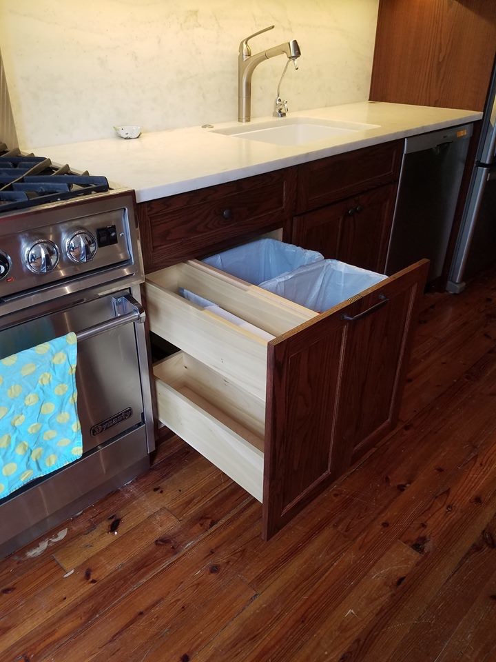 Kitchen - transitional kitchen idea in DC Metro
