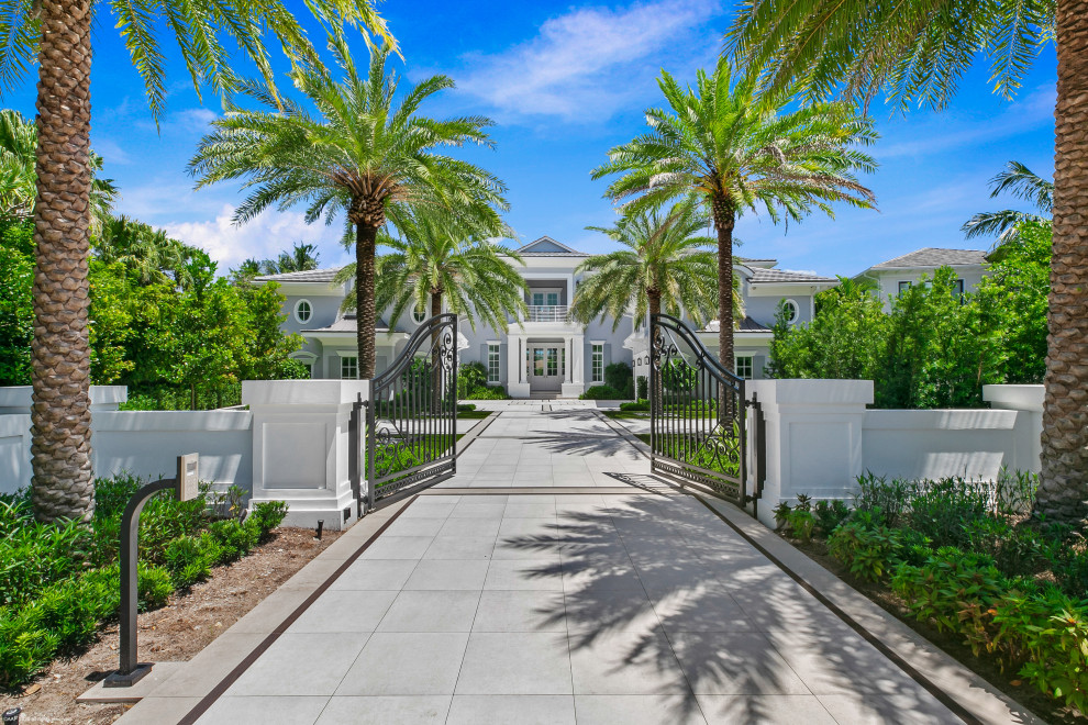 Example of a transitional entryway design in Miami