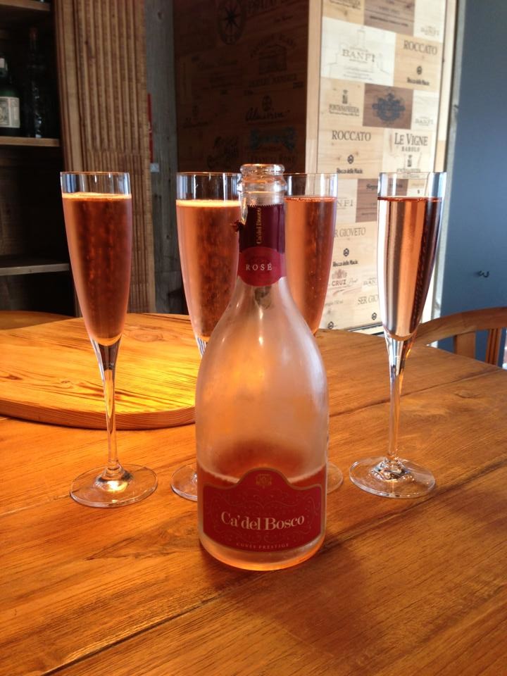 Переделка интерьера в коттедже,  со стиля минимализм на стиль стиль кантри