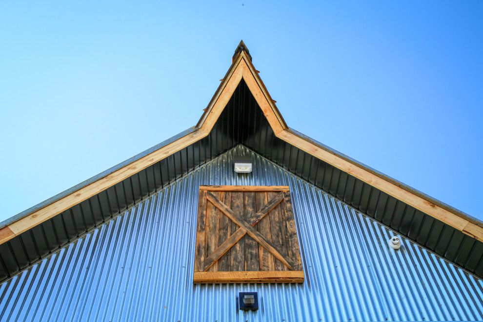 Inspiration for a rustic home design remodel in Calgary