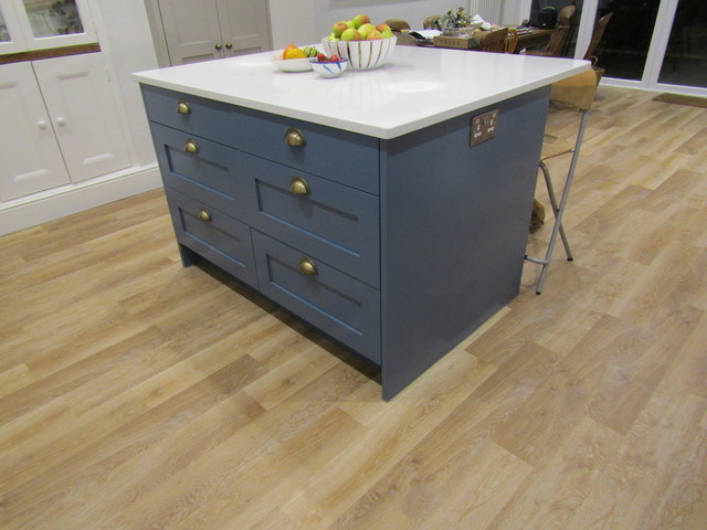 Grey and Blue Shaker Style Kitchen contemporary-koek