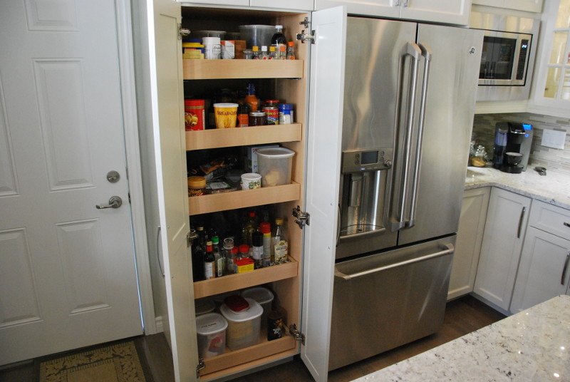 Inspiration for a transitional kitchen remodel in Toronto