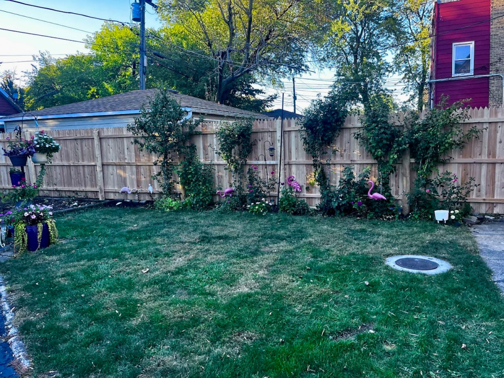Design ideas for a rustic landscaping in Chicago.
