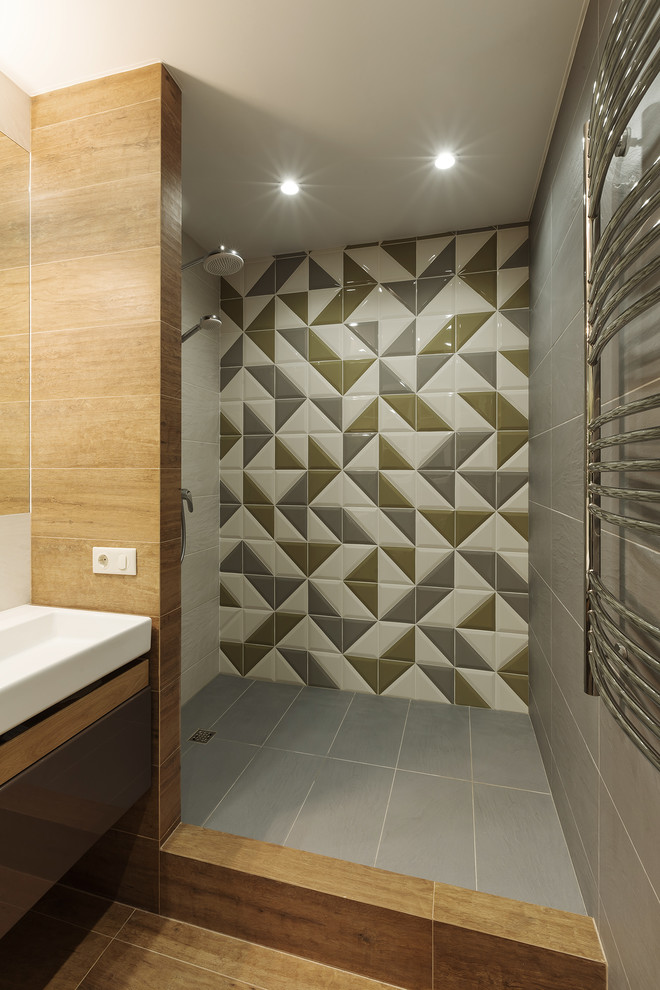 Contemporary powder room in Yekaterinburg with porcelain floors.
