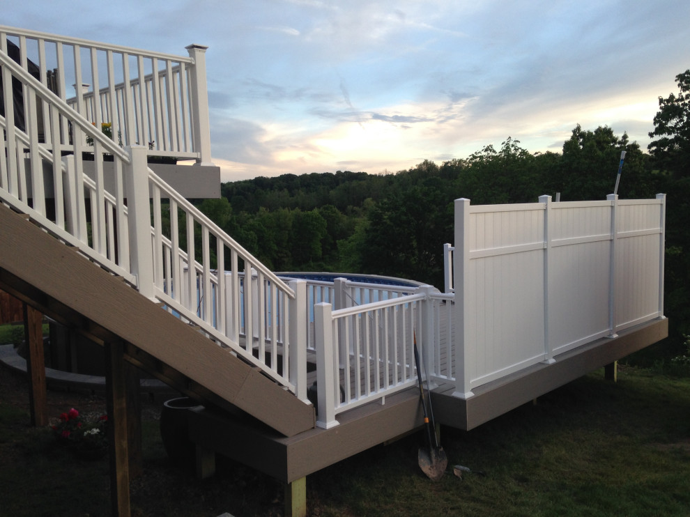 Large minimalist deck photo