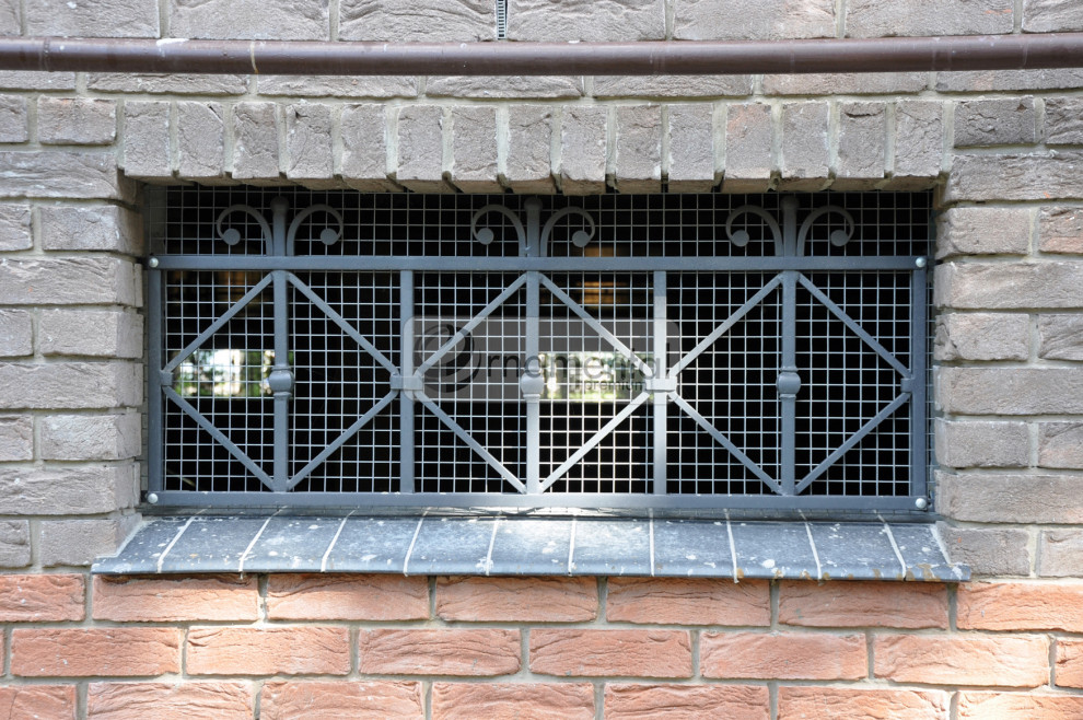 Балконы, ворота и балюстрады для многоквартирного дома