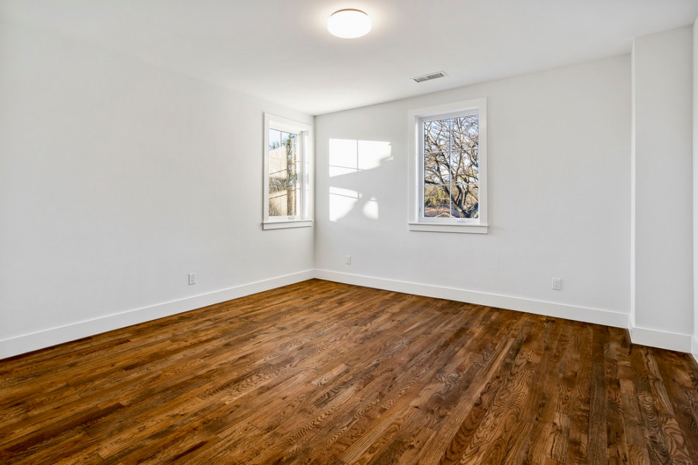 Home design - transitional home design idea in Dallas