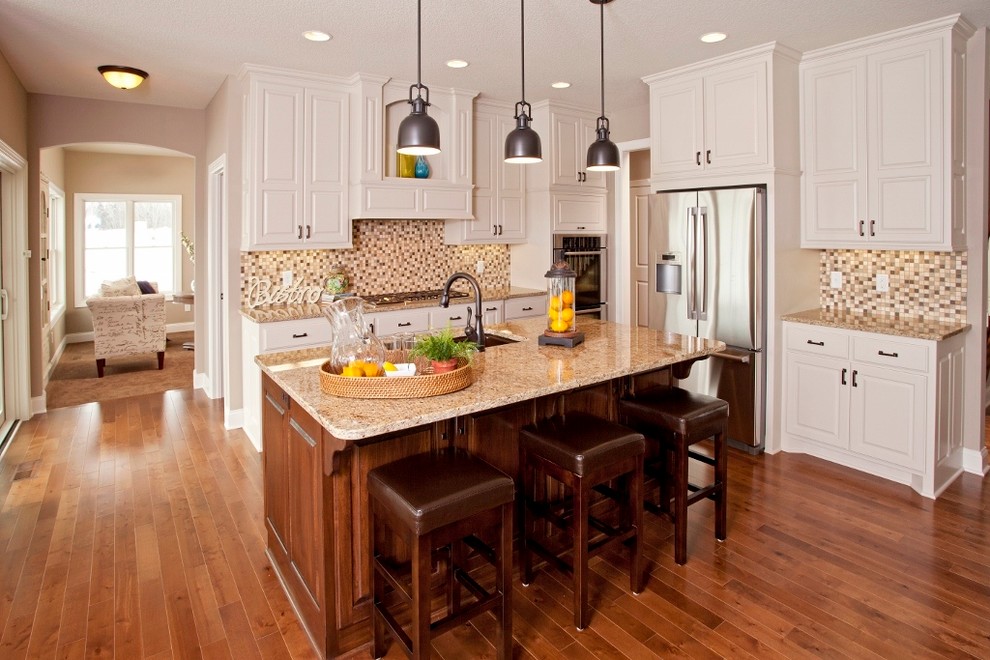 Kitchen - kitchen idea in Minneapolis