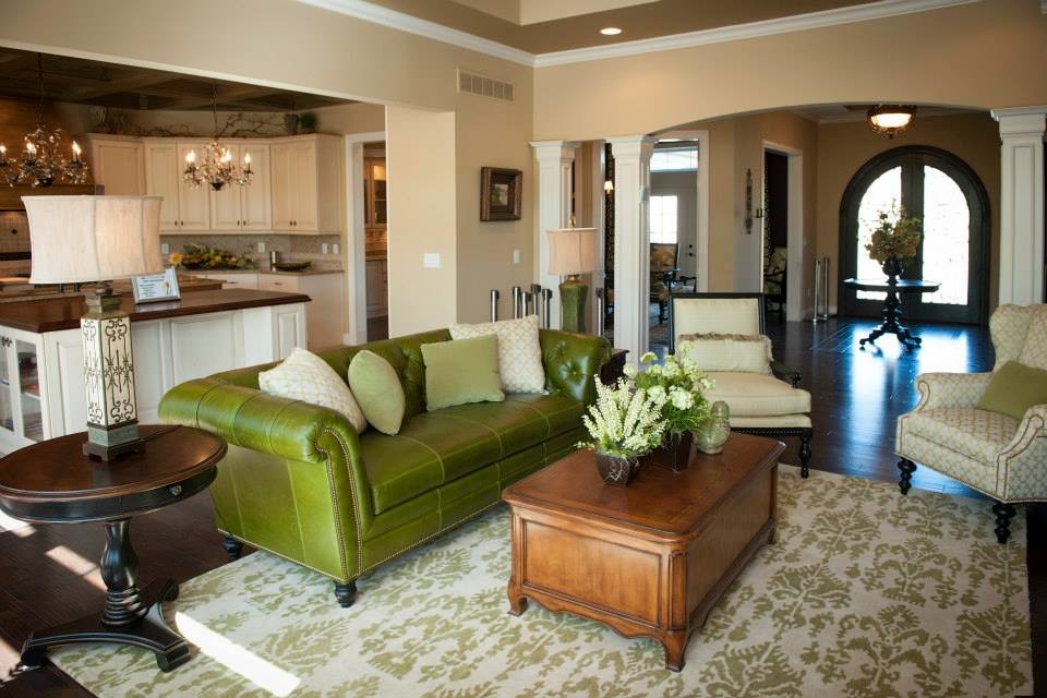 Transitional living room in Cincinnati.