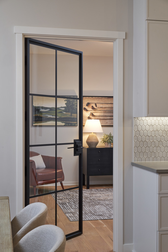 Example of a transitional home design design in Minneapolis