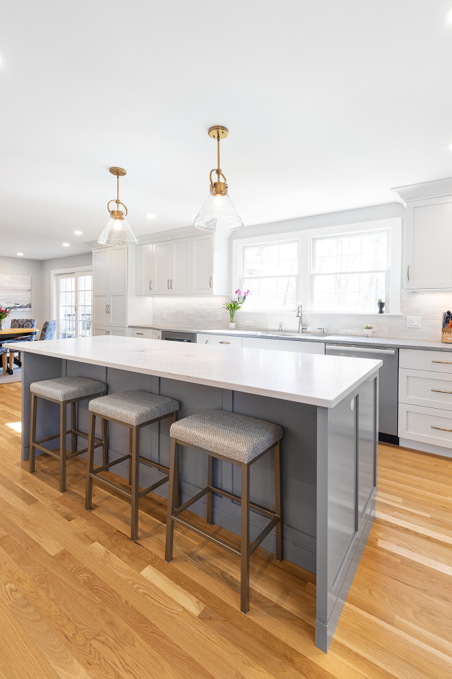 Design ideas for a modern kitchen in Boston.