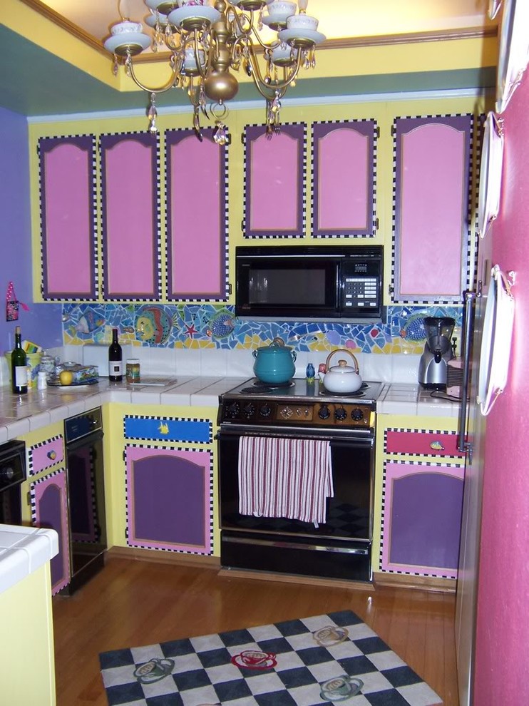 Alice in Wonderland Cabinets! You gotta see this!